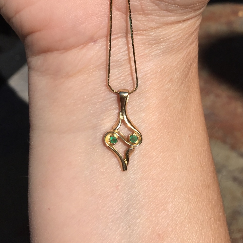 Lovely emerald pendant with 15.5” 14k gold chain